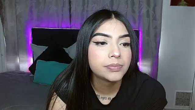 Snapshot of eva_six chatting on October 4, 4:33 pm eva six online show from October 4, 4:33 pm