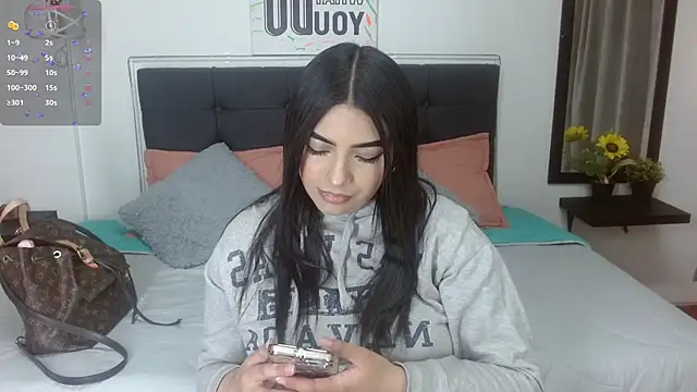 Snapshot of eva_six chatting on October 8, 7:29 pm eva six online show from October 8, 7:29 pm