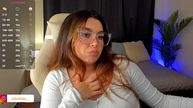 dakottaa  online show from November 12, 12:19 am