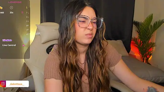 dakottaa  online show from March 24, 11:32 pm