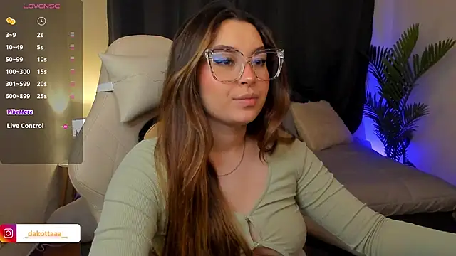 dakottaa  online show from November 18, 11:37 pm