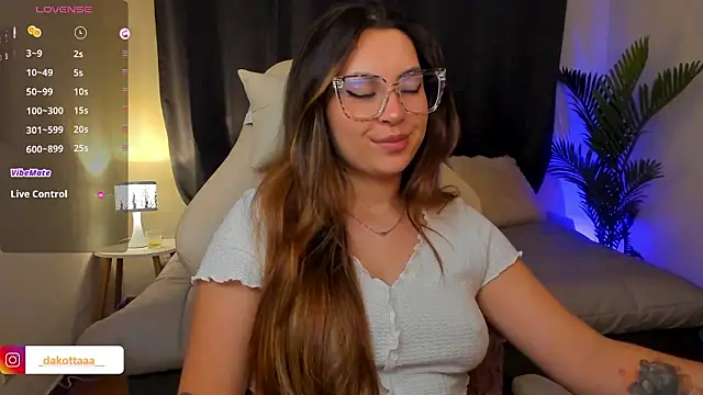 dakottaa  online show from January 16, 12:06 am