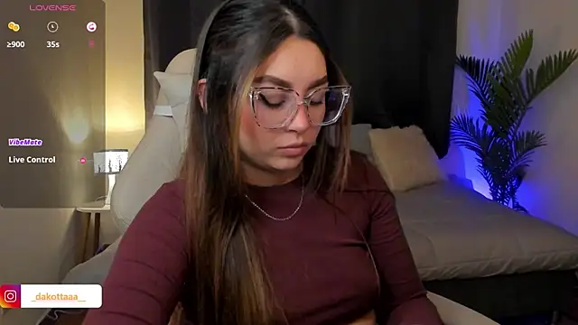 dakottaa  online show from November 25, 11:49 pm