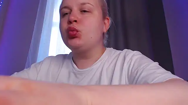 Karolina love  online show from June 23, 3:15 am