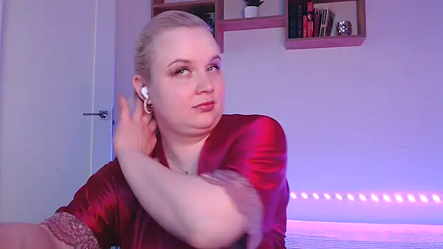 Karolina love  online show from April 8, 12:46 am