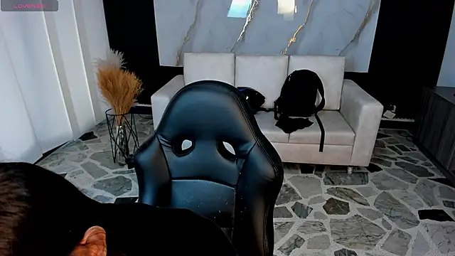 charlottewhitte online show from March 21, 11:26 am