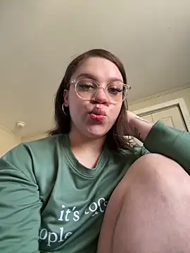 QueenNuttCollector online show from March 17, 3:49 pm