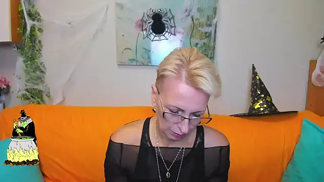 iamyourdream89 online show from October 31, 7:18 pm