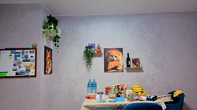 Katniss K online show from December 14, 1:39 pm