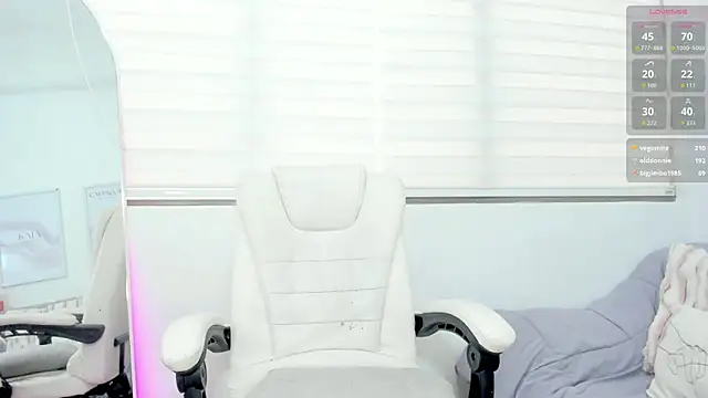 Snapshot of kaia_cam chatting on October 6, 12:44 pm kaia cam online show from October 6, 12:44 pm