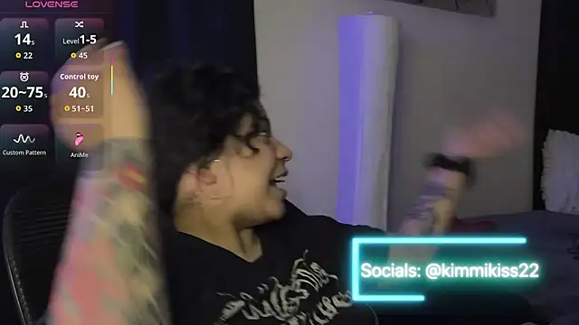 kimmiakiss22 online show from September 29, 3:00 am