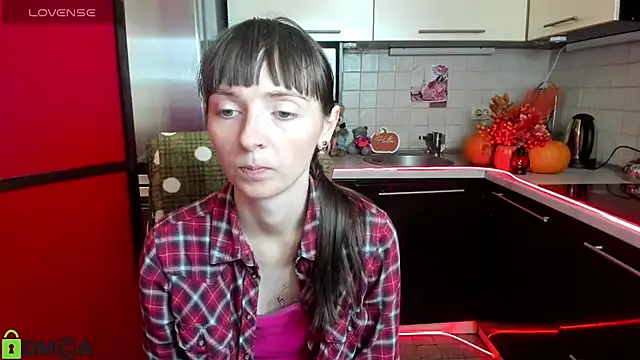 TayanaJons online show from November 7, 8:20 am