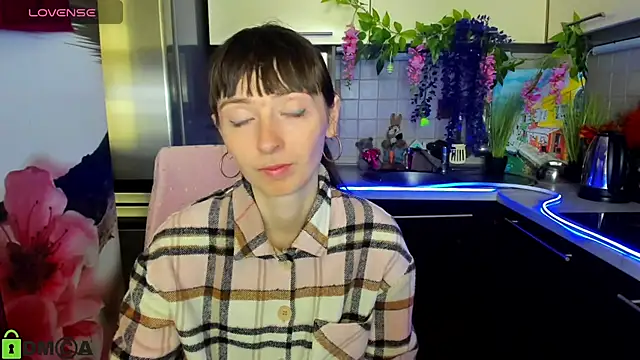 TayanaJons online show from April 9, 7:25 am