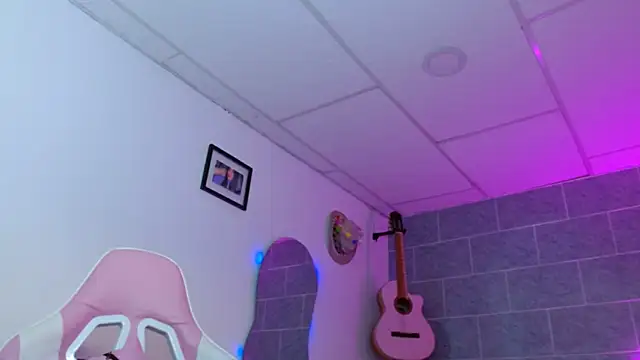 Dakota bumm online show from April 11, 4:43 pm