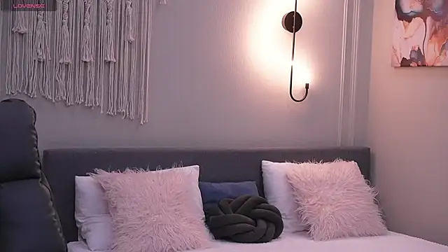 Molly Jons online show from November 18, 1:06 am