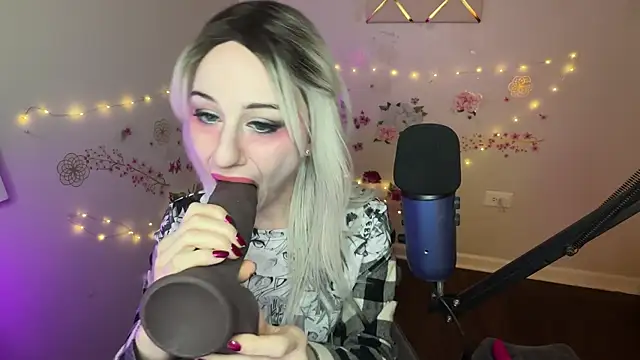 Starr1123 online show from April 7, 3:41 am