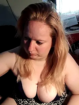 D Marinna online show from March 16, 2:54 pm