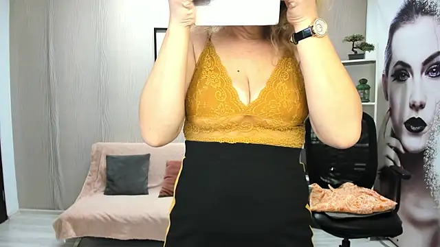 Cassandra Hotty online show from November 25, 4:14 am