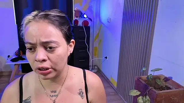 Cuttiealice online show from November 21, 12:51 pm