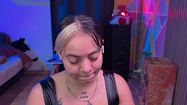 Cuttiealice online show from November 6, 12:44 pm