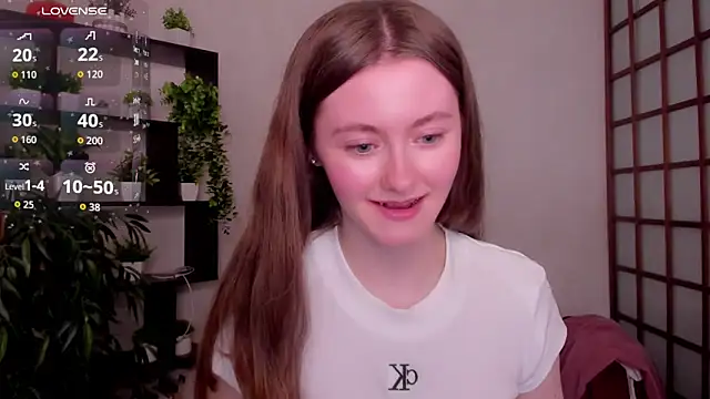 KateCuddle online show from April 10, 6:30 am