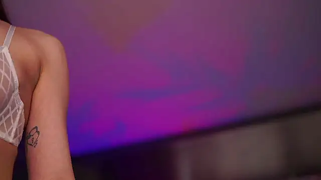 HotSkinnyX online show from December 17, 9:57 am