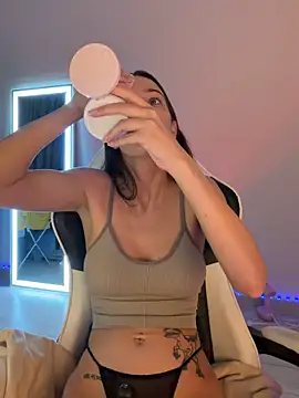 julia fly online show from April 13, 6:36 am