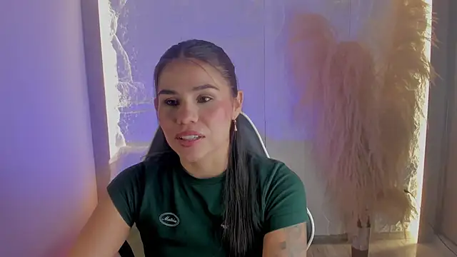 dominique25  online show from May 30, 2:31 am