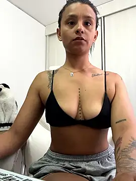 Snapshot of Gia__Paige chatting on October 22, 8:25 pm Gia Paige online show from October 22, 8:25 pm