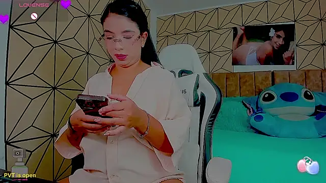 vane lopez  online show from March 23, 7:31 pm