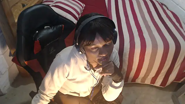 sexyjustin202 online show from October 12, 2:47 am