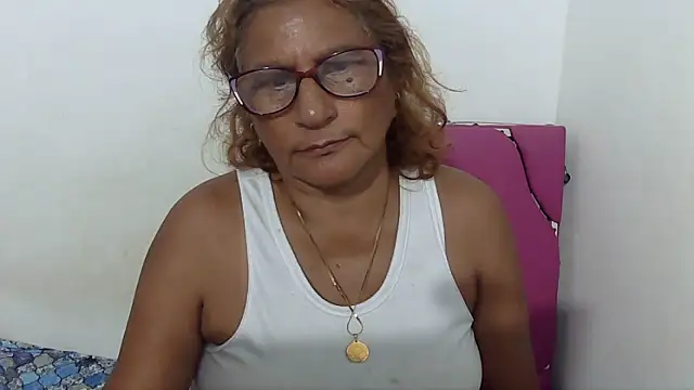 charrysexy1 online show from April 17, 9:50 pm