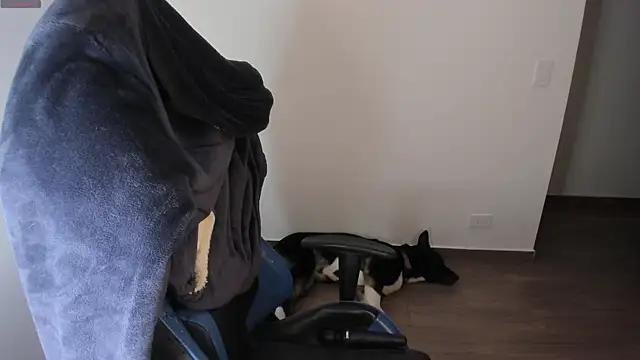 Emily Nicole online show from October 18, 2:03 am