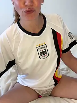 Sweet Schnitte online show from June 14, 10:59 am