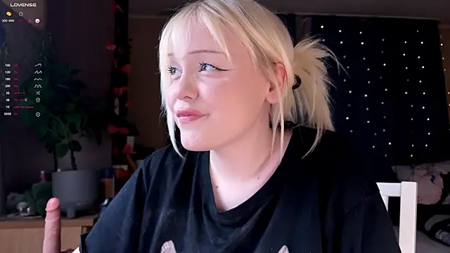 LisaLaas online show from December 16, 8:15 pm