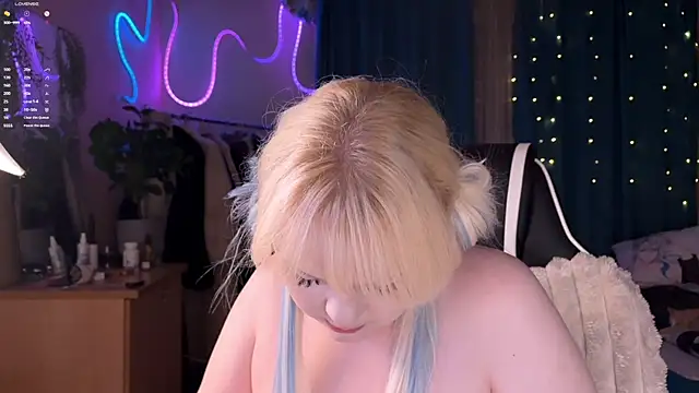 LisaLaas online show from June 5, 8:26 pm