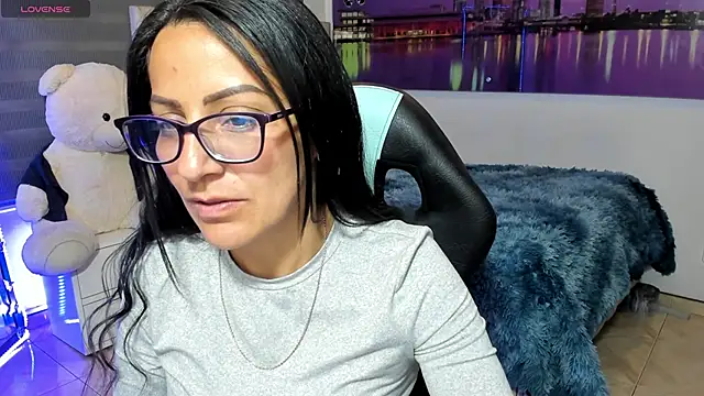 alma blue online show from February 5, 11:52 pm