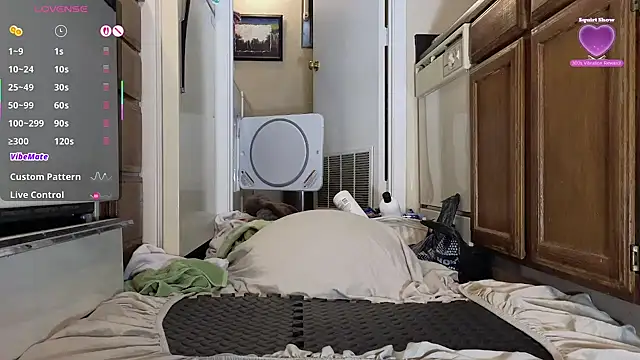 LoveSaraChristine online show from April 11, 6:44 pm