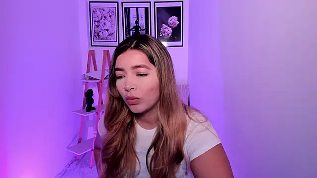 Snapshot of sofihill01 chatting on October 7, 7:18 pm sofihill01 online show from October 7, 7:18 pm