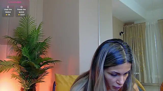 Avril Cyrus online show from February 3, 7:13 am