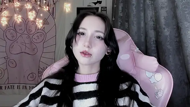 Snapshot of Holy420lolii chatting on October 11, 7:16 pm Holy420lolii online show from October 11, 7:16 pm