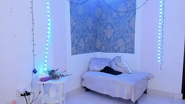 Eva Lee  online show from April 15, 9:43 am