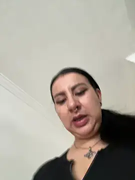 Abril Luv online show from February 18, 1:10 pm