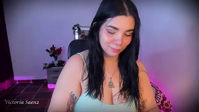 victoriaasaenz  online show from April 14, 12:54 am