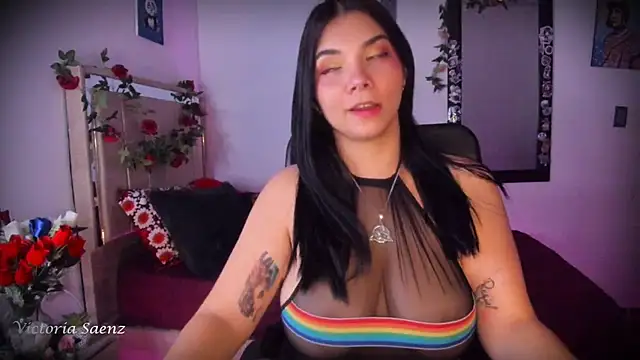 victoriaasaenz  online show from June 17, 1:07 am