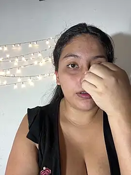 moncerrat luna online show from February 9, 8:55 pm