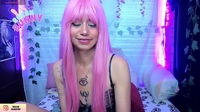 Roxanbunny1 online show from April 15, 3:51 am