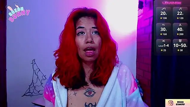 Snapshot of Roxanbunny1 chatting on October 7, 12:09 pm Roxanbunny1 online show from October 7, 12:09 pm