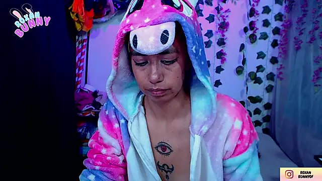 Snapshot of Roxanbunny1 chatting on September 15, 2:42 am Roxanbunny1 online show from September 15, 2:42 am