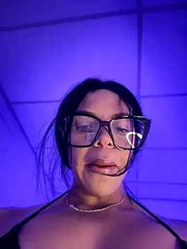 Snapshot of Charly_ chatting on October 3, 5:01 am Charly online show from October 3, 5:01 am